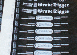 Grave Digger. Контрольные браслеты Tyvek® Black. Нанесение белой краской.