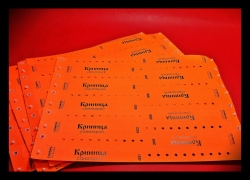 Контрольные пластиковые браслеты Neon Orange, нанесение черной краской для санатория 